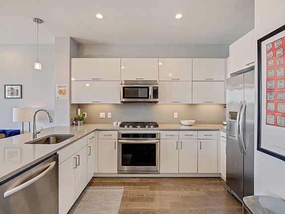 Gas cooktop and electric range perfect for chef's preference cooking and baking.