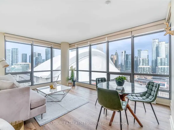 5 Mariner Ter, Toronto, ON