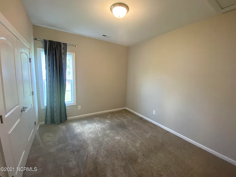 2064 Briarwood Dr — Photo 6