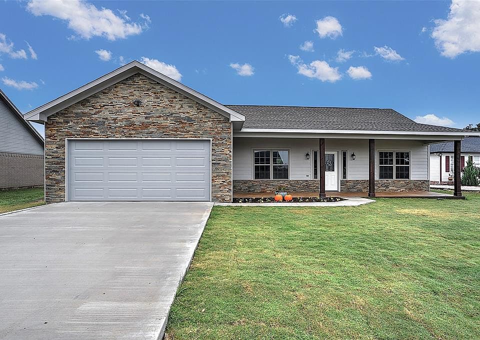 1st image of 403 Lakeside Dr