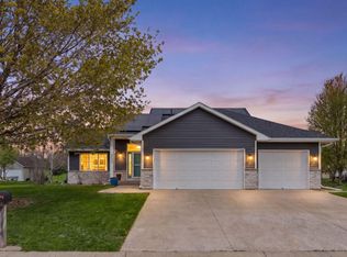 1274 Parkside Ln, Waconia, MN 55387