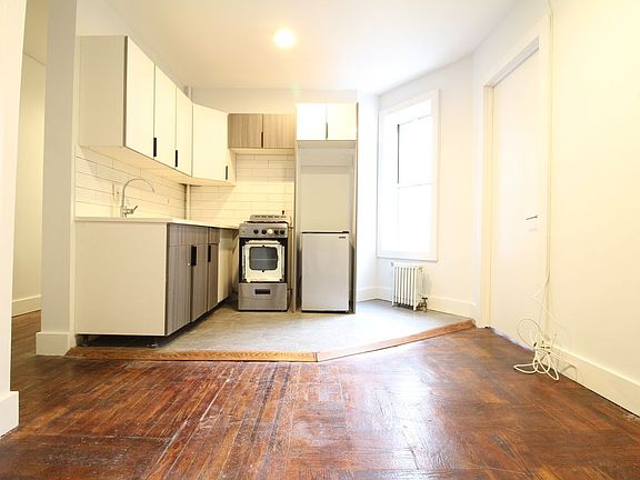 5th image of 43-40 40th St #2B