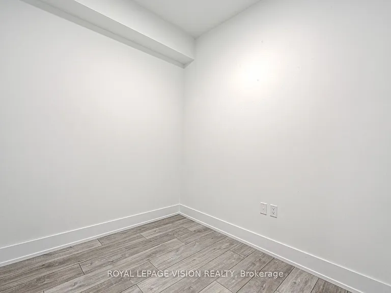 858 Dupont St #819 — Photo 20