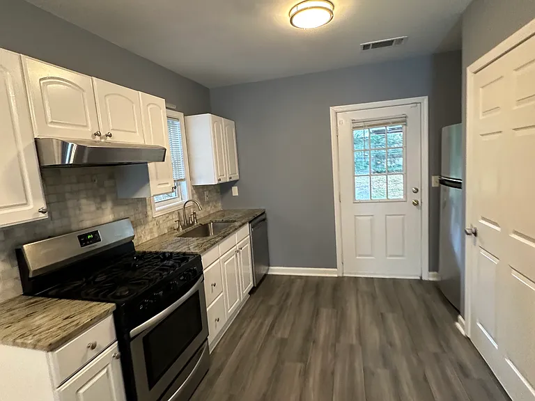567 N Marietta Pkwy NE — Photo 16