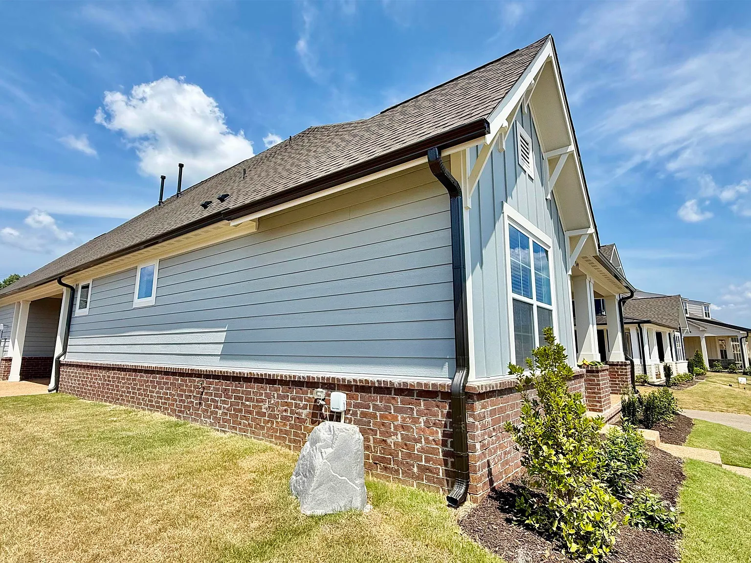 4 bed, 3.0 bath, 2553 sqft, $3,100 — Photo 3