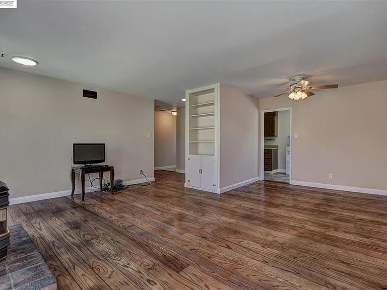 33128 Hemlock Dr — Photo 20