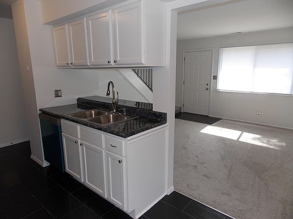 4th image of 2646 Woodview Ct