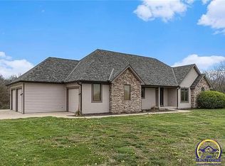 25850 Primrose Ln, Lawrence, KS 66044