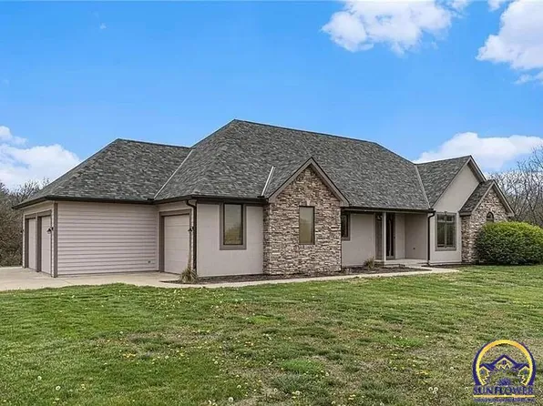 25850 Primrose Ln, Lawrence, KS 66044