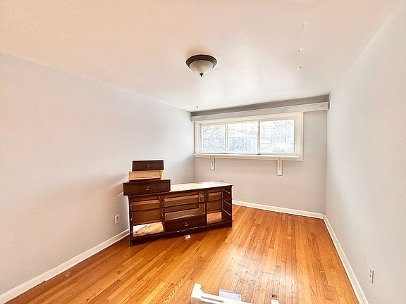 4th image of 839 Maplewood Ave