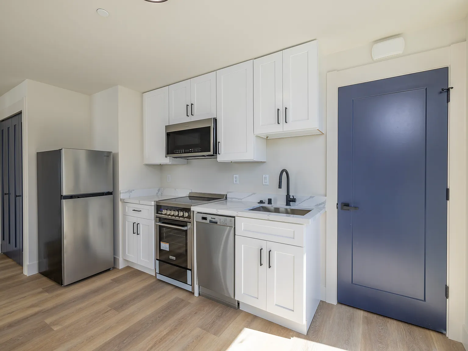6326A 41st Ave SW — Photo 3