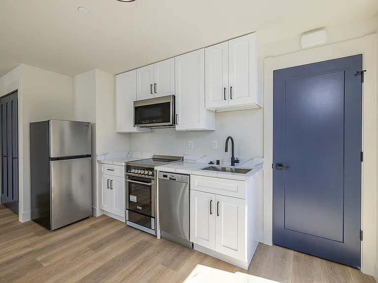 6326A 41st Ave SW — Photo 3