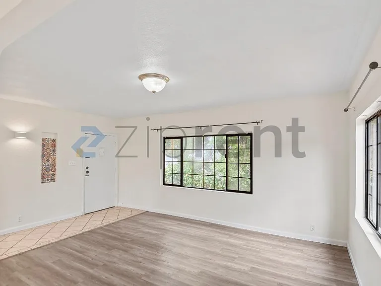 728 E 24th St #728 — Photo 9