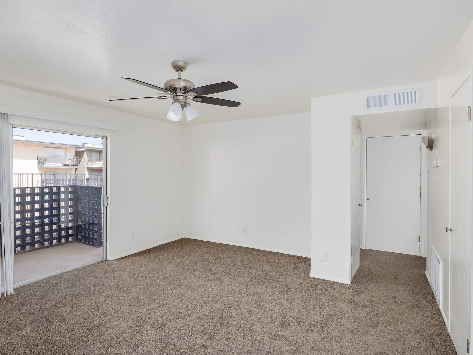 2 bed, 900 sqft, $1,075 — Photo 1