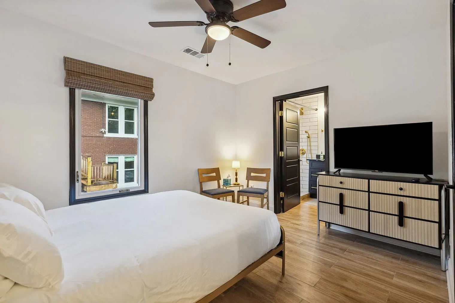 2 bed, 2.0 bath, $2,382 — Photo 4