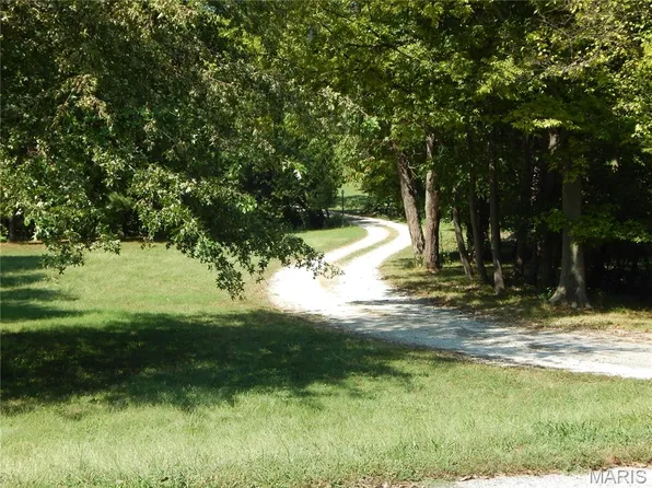 1475 Uthoff Dr, Fenton, MO 63026