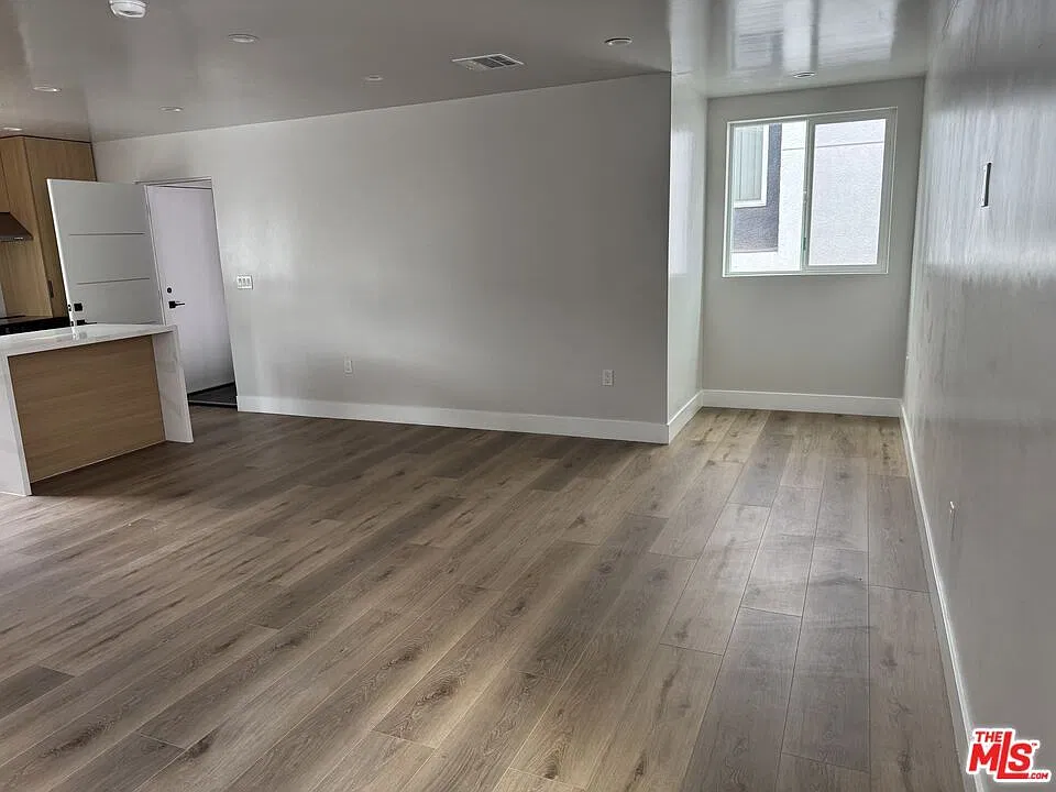 1 bed, 2.0 bath, 800 sqft, $3,100 — Photo 4