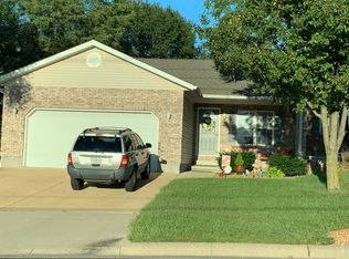 1086 Bieker Rd, Washington, MO 63090