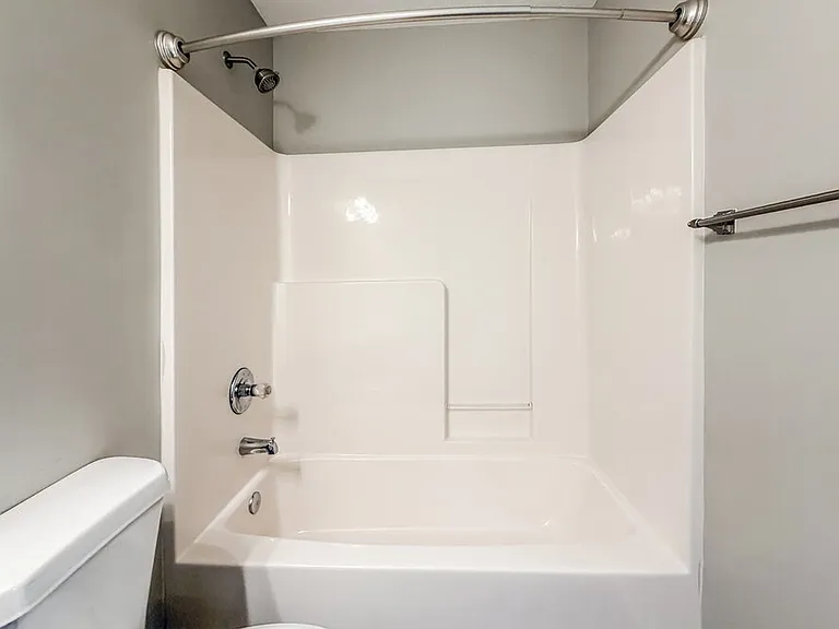 1910 Lawndale Dr — Photo 16