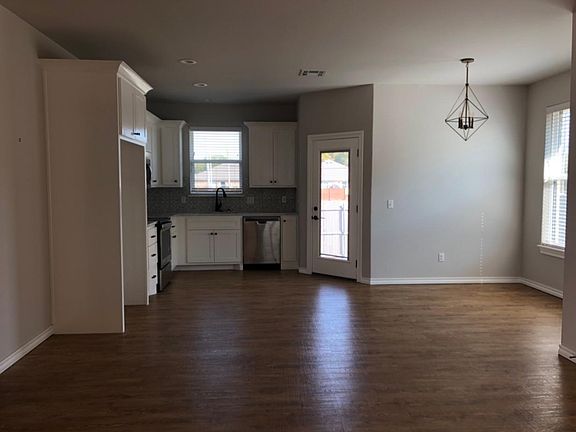 2nd image of 2504 Thornberry Ln
