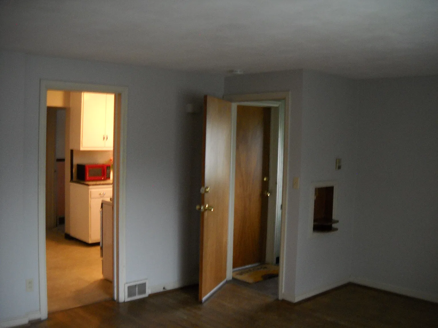 1 bed, 700 sqft, $1,200 — Photo 3