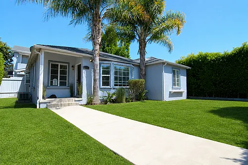 6730 Balboa Blvd Photo 1