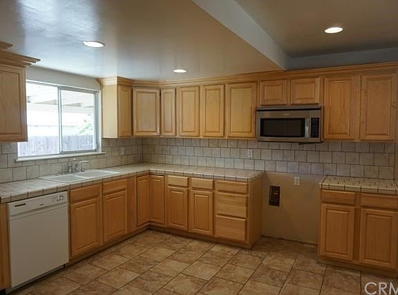 3rd image of 881 Montclair Dr