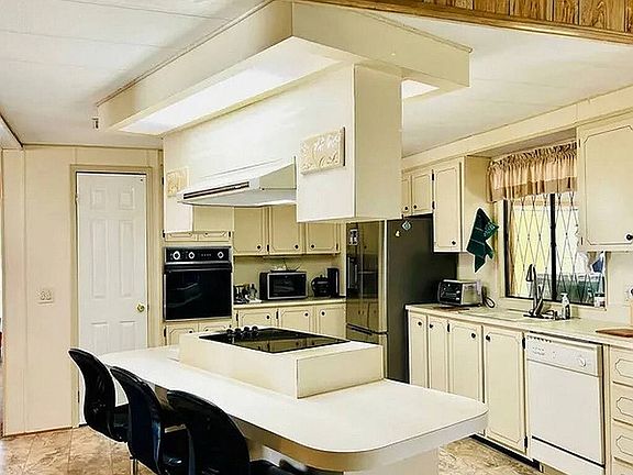 3rd image of 83 Sea Fern Dr #111
