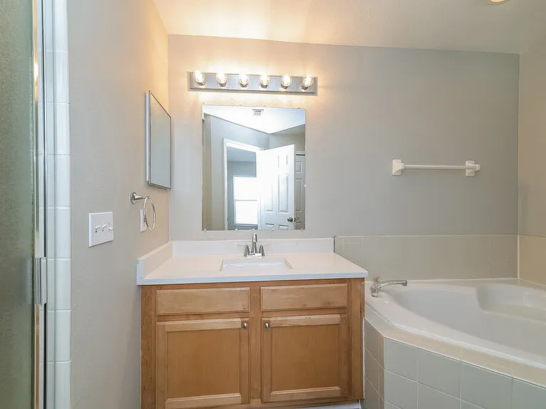 1140 Chesterfield Ct — Photo 12