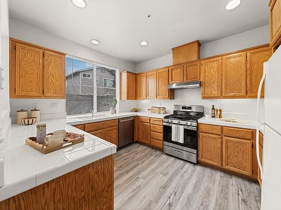 5th image of 1217 Mateo Drive