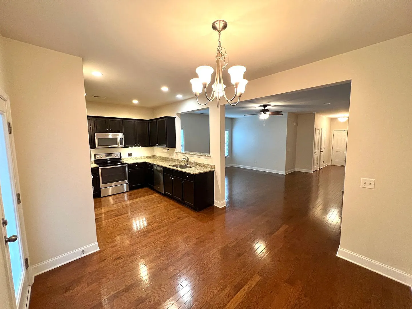 3/2.5 townhouse in West Ashley in the Carolina Bay Community! — Photo 4