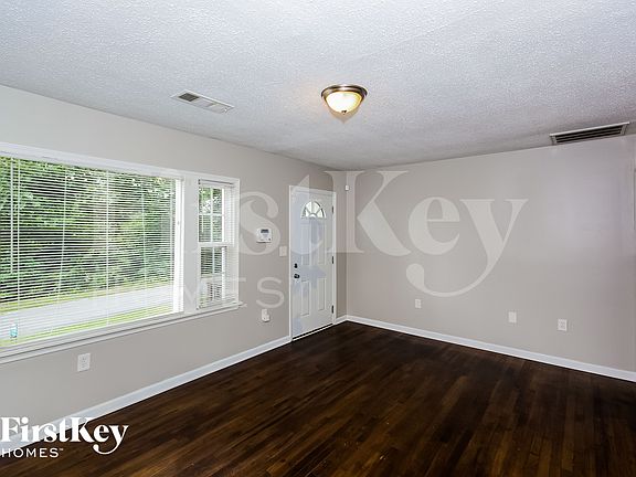 3rd image of 1367 Blanche Dr SE