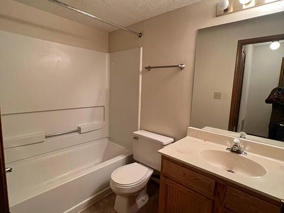 4th image of 2701B Greystone Dr