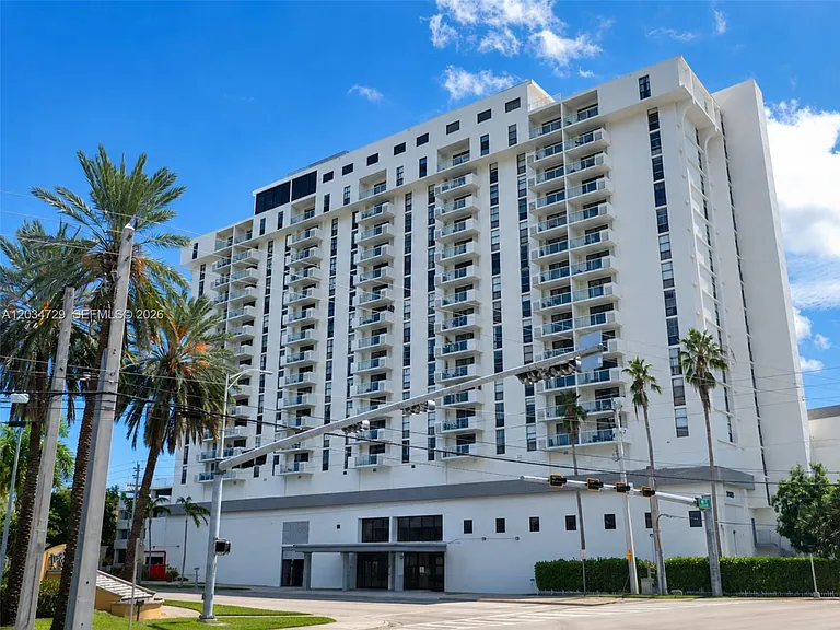 13499 Biscayne Blvd #504 — Photo 21