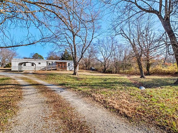 5th image of 27876 Maple St