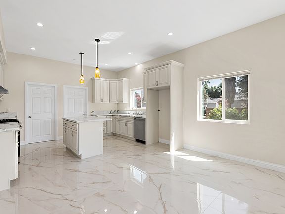 4th image of 11625 Haynes St #11625