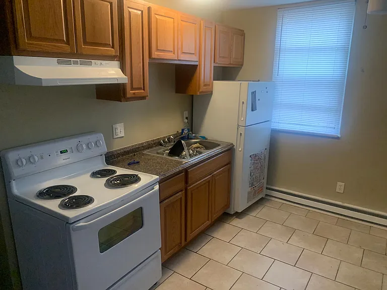 1704 Pleasant St #1F — Photo 3