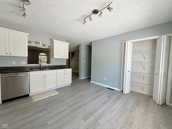 5th image of 3190 River Villa Way