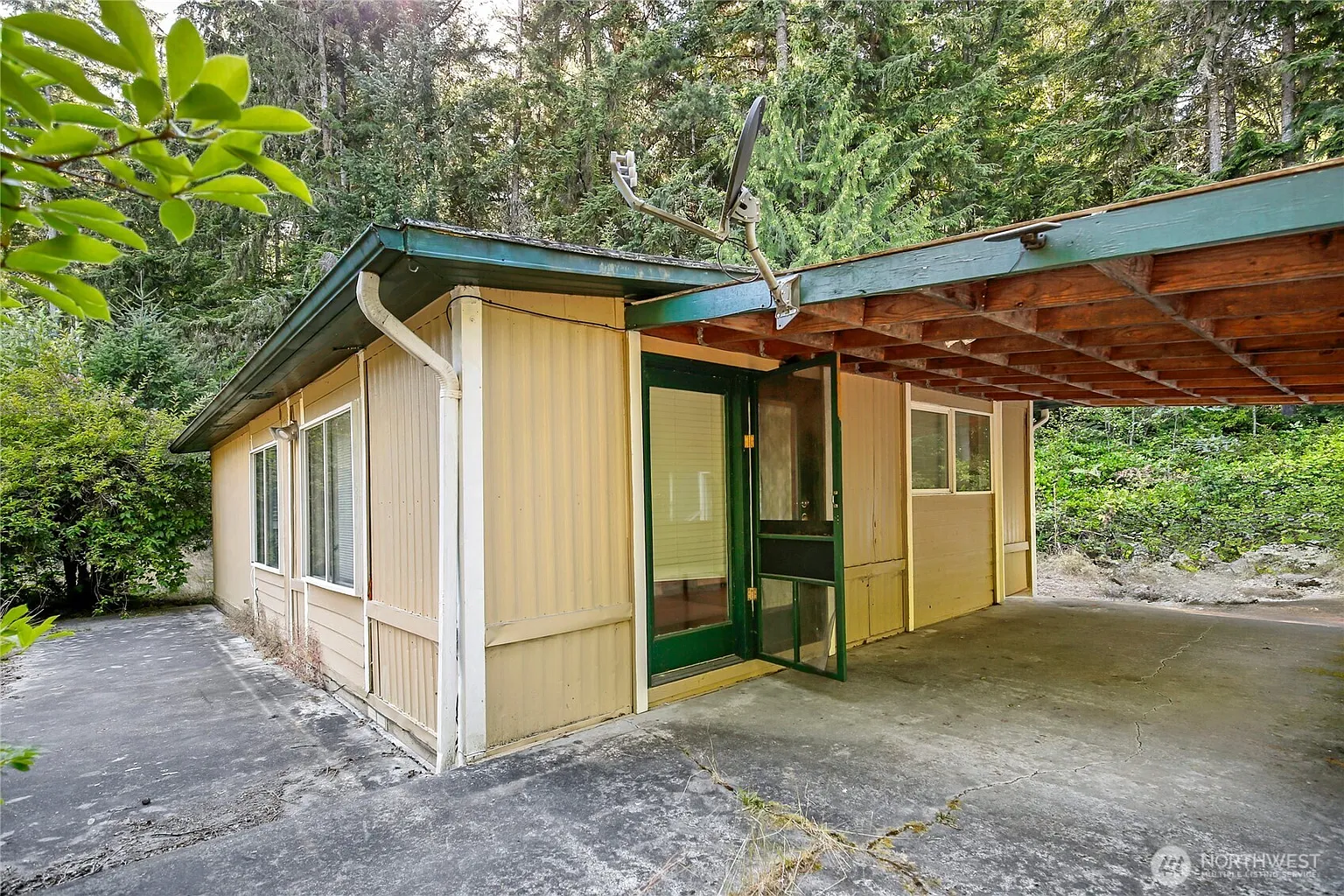 6556 Mariposa Lane SE photo 1