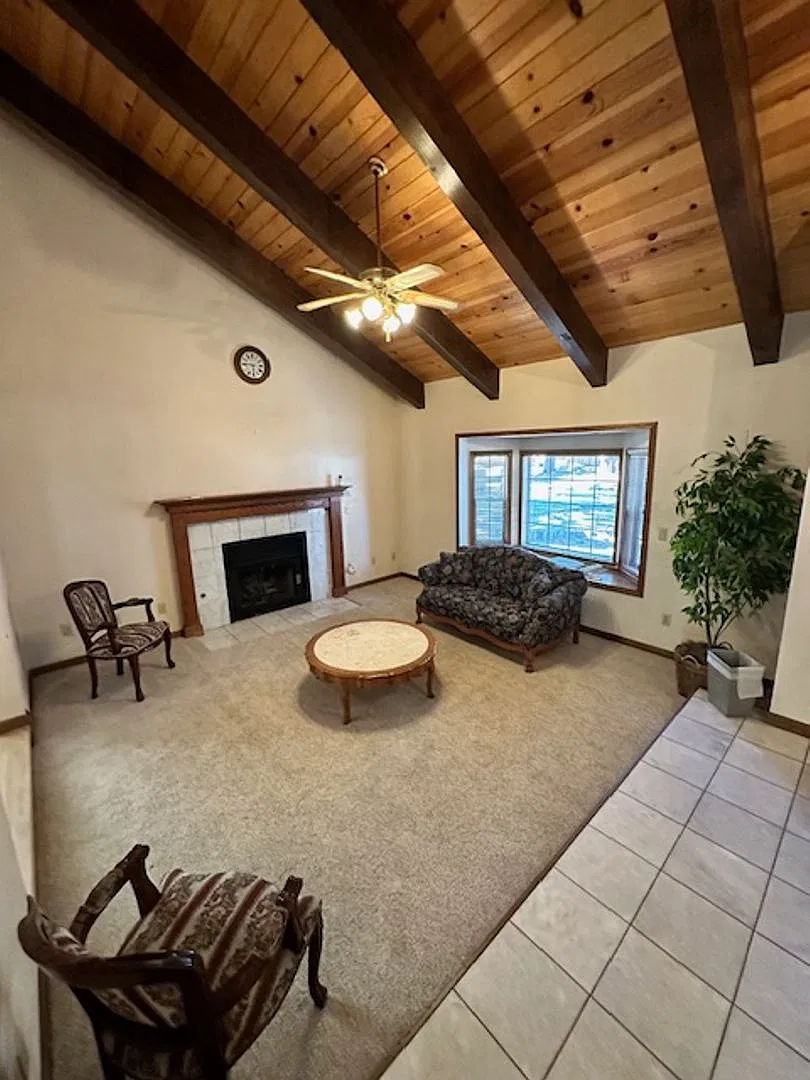 Large 4BD home available on 11/09/26 for a seasonal lease!! Call today!! — Photo 2