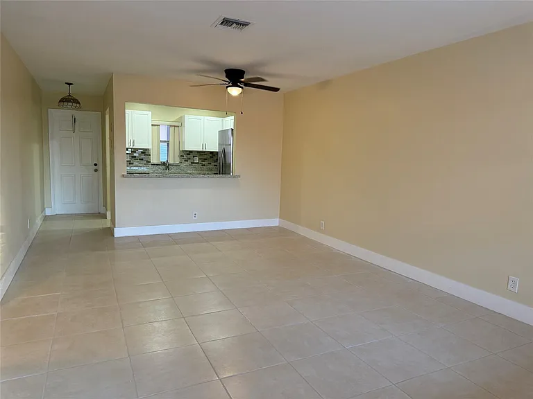 1450 N Riverside Dr #208 — Photo 7