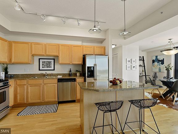 4th image of 500 Grant St E #706
