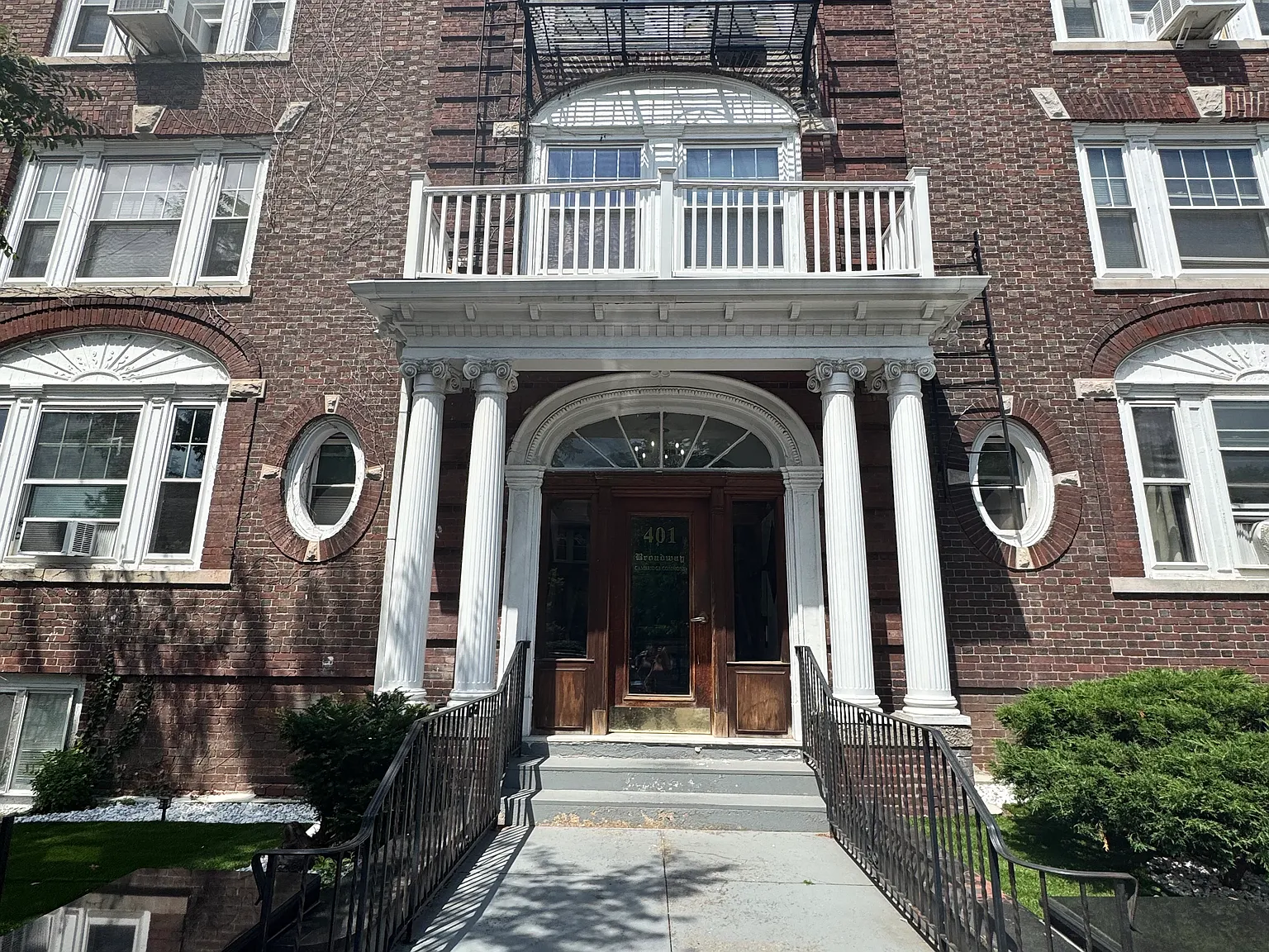 Studio, 222 sqft, $1,950 — Photo 1