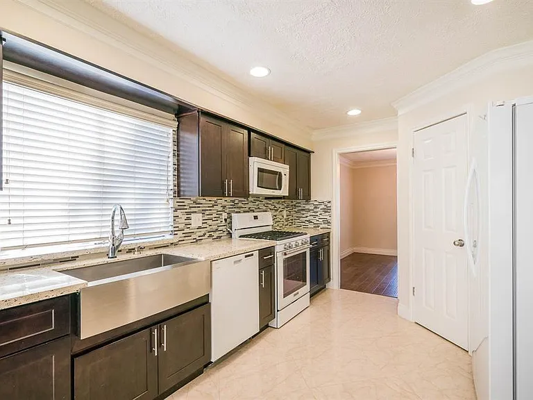 21203 Park Brook Dr — Photo 7