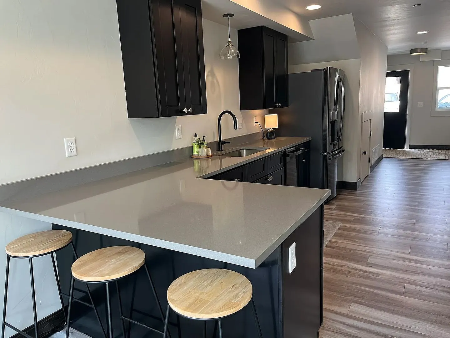 Month-to-Month 3bed 2.5 bath Whitefish Townhouse for rent - Walking distance to downtown. — Photo 4