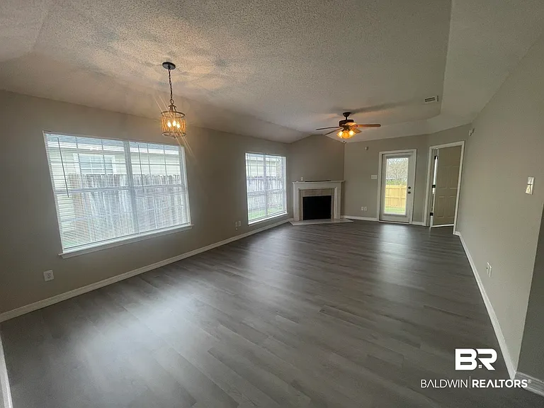 706 Crystal Wells Ct N — Photo 3