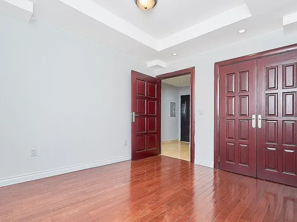 1624 East 12th Street image 5 of 13