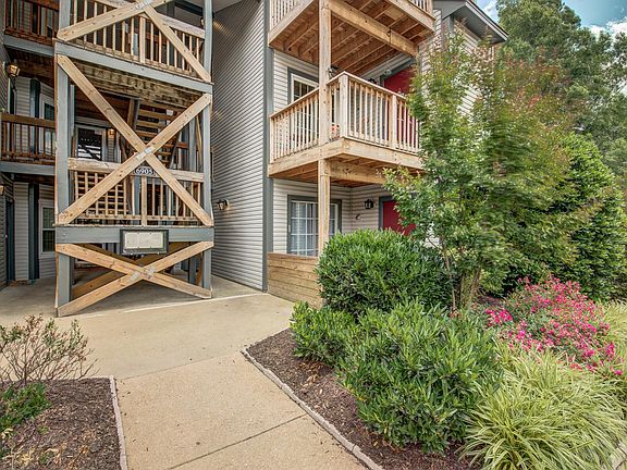 5th image of 6905D Victoria Dr