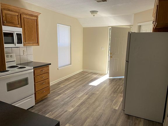 3rd image of 208 E Sea Ave Unit B