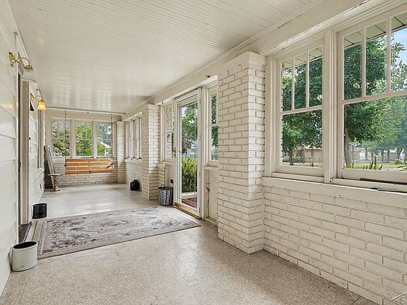 5th image of 116 W Wheaton Ave